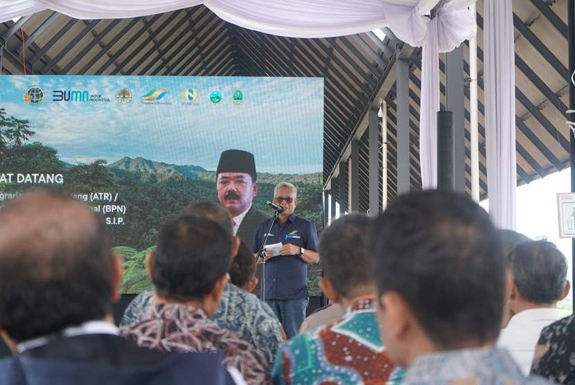 Direktur Utama Holding Perkebunan Nusantara PTPN III Mohammad Abdul Ghani, menyebut pihaknya berhasil melakukan optimalisasi aset berupa lahan di Gunung Mas, Kecamatan Megamendung, Kabupaten Bogor, Jawa Barat, yang telah diduduki oleh masyarakat sejak hampir 25 tahun lalu.