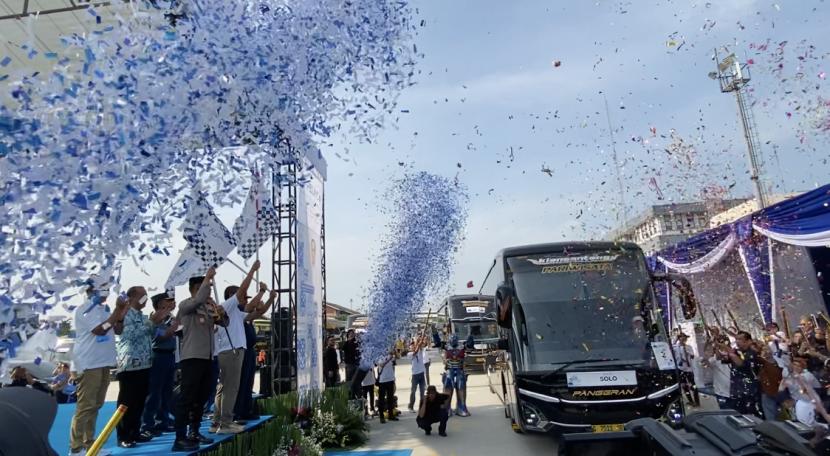 Direktur Utama Pelindo, Arif Suhartono, saat pelepasan keberangkatan Mudik Gratis bersama Pelindo Grup, di Pelabuhan Tanjung Priok, Jakarta, Kamis (4/4).