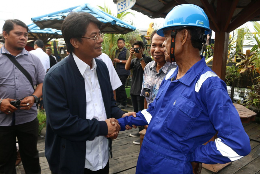 Direktur Utama Pertamina Elia Massa Manik bertemu masyarakat terdampak musibah Teluk Balikapapan.