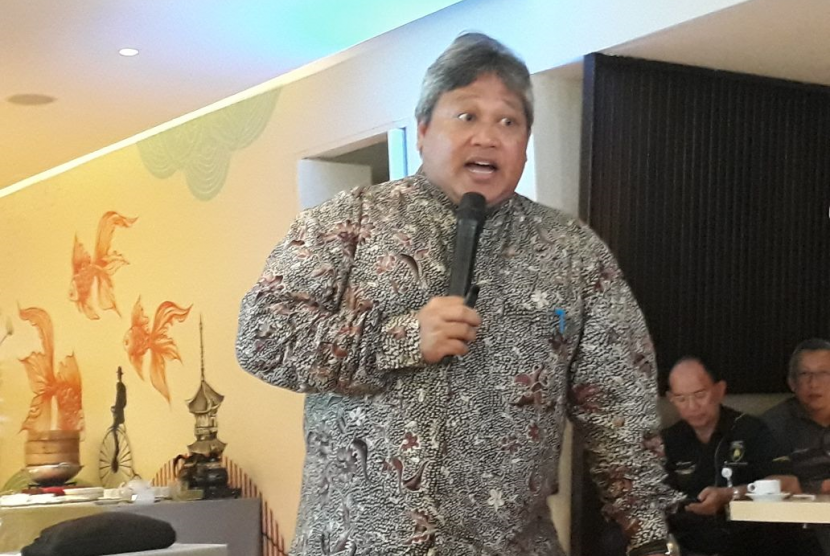 Direktur Utama Pertamina Hulu Indonesia (PHI) Bambang Manumayoso menjelaskan mengenai kesiapannya untuk menjaga produksi Blok Mahakam di kawasan Menteng, Jakarta, Kamis (9/11).