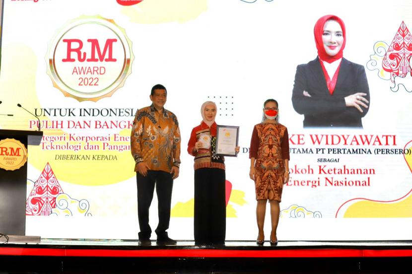 Direktur Utama Pertamina Nicke Widyawati berhasil meraih penghargaan sebagai Tokoh Ketahanan Energi Nasional dalam ajang Rakyat Merdeka Award 2022 Untuk Indonesia Pulih dan Bangkit. Kegiatan ini berlangsung di Bali Room Hotel Indonesia Kempinski, Rabu (28/09/2022).