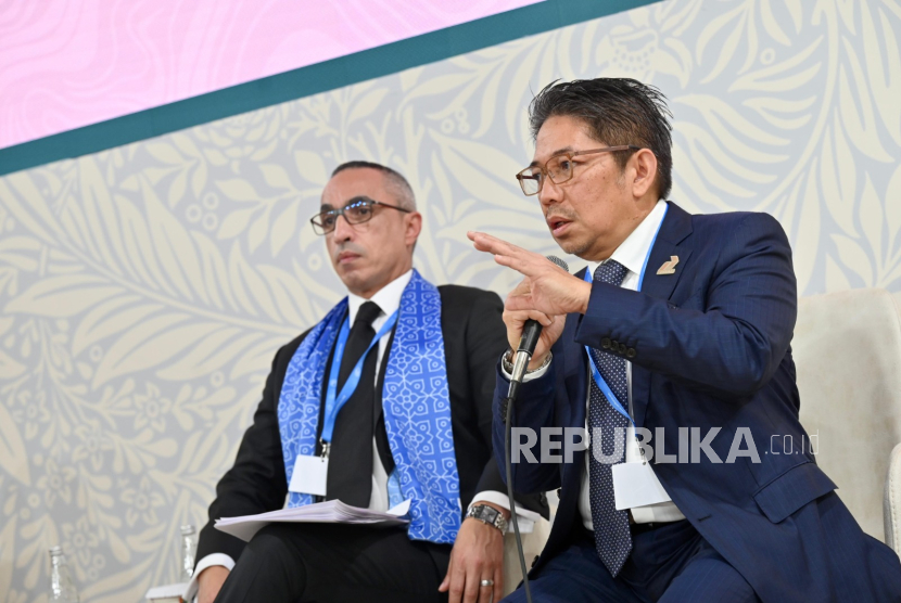  Direktur Utama PGE Julfi Hadi menyampaikan paparan di Paviliun Indonesia dalam perhelatan COP29, di Azerbaijan, Rabu (13/11/2024),