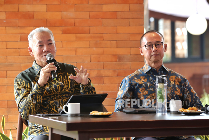 Direktur Utama PGN, Arief S. Handoko dan Wakil Ketua MPR RI Eddy Soeparno