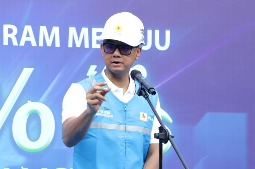 Direktur Utama PLN Darmawan Prasodjo mengatakan bahwa PLN ingin menunjukkan sebagai the leader dalam mengakselerasi penggunaan kendaraan listrik begitu juga menyediakan infrastruktur pendukung EV yang terbaik di Indonesia dalam sambutannya pada acara peluncuran  program menuju 100 persen kendaraan listrik operasional PLN di Kantor Unit Induk Distribusi (UID) Jakarta Raya, pada Ahad (29/10/2023).