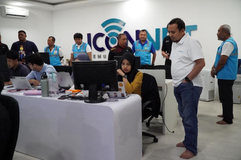 Direktur Utama PLN Icon Plus, Ari Rahmat Indra Cahyadi, melakukan kunjungan ke Kantor Regional Jakarta dan Banten yang berlokasi di kawasan PLN Cawang, Jakarta Timur, pada Ahad (24/12). 
