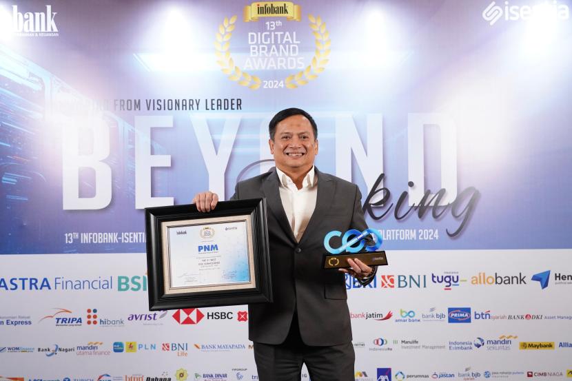 Direktur Utama PNM Arief Mulyadi menyandang The Best CEO in Digital Brand 2024 & 13th Infobank-Isentia Digital Brand Recognition 2024.