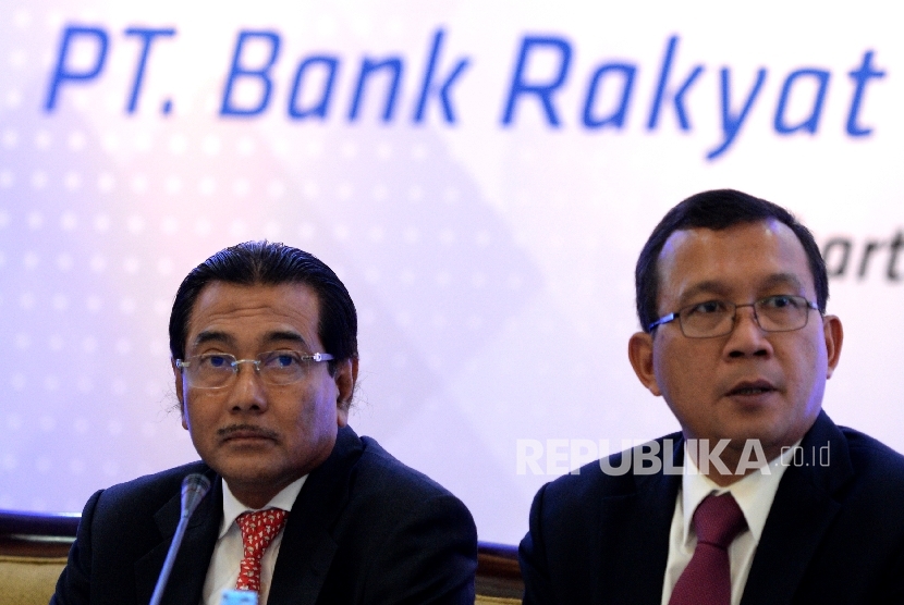  Direktur Utama PT Bank BRI Suprajarto (kiri) memimpin Rapat Umum Pemegang Saham Luar Biasa Bank BRI di Jakarta, Rabu (18/10). 