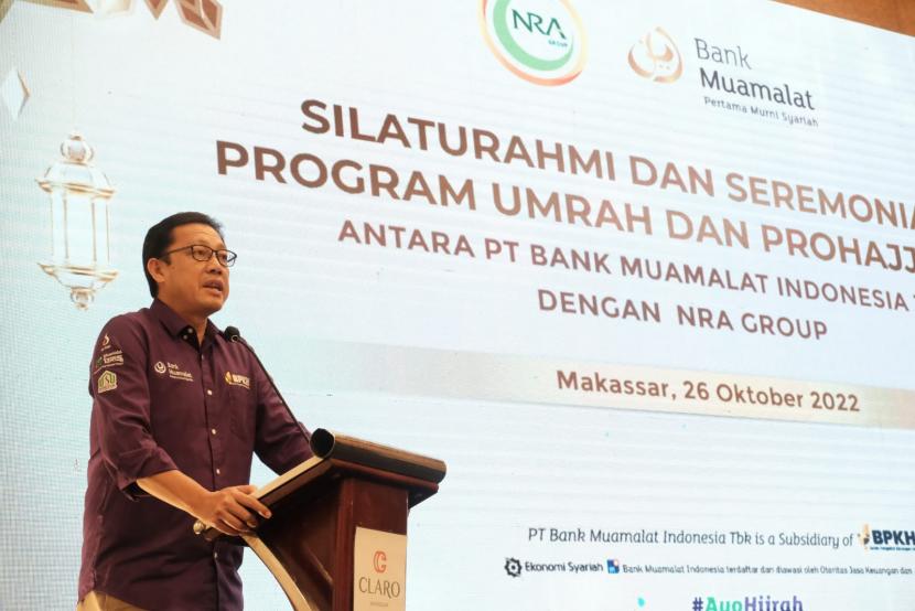 Direktur Utama PT Bank Muamalat Indonesia Tbk. dalam silaturahmi dan Seremoni Kerja Sama Program Umrah dan Prohajj antara Bank Muamalat dengan NRA Group di Makassar, Kamis (26/10). 