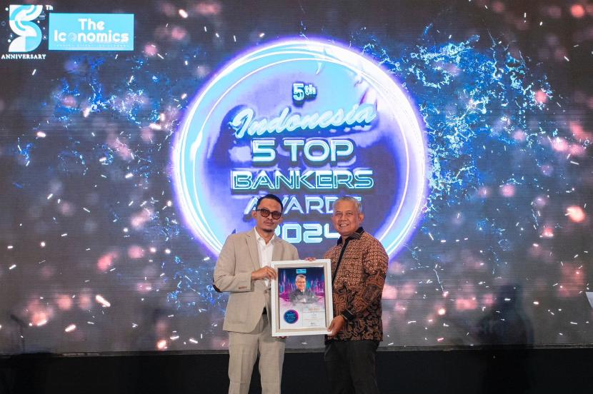 Direktur Utama PT Bank Pembangunan Daerah Jawa Barat dan Banten Tbk (bank bjb), Yuddy Renaldi, meraih penghargaan bergengsi Indonesia 10 Top Banker Award 2024.