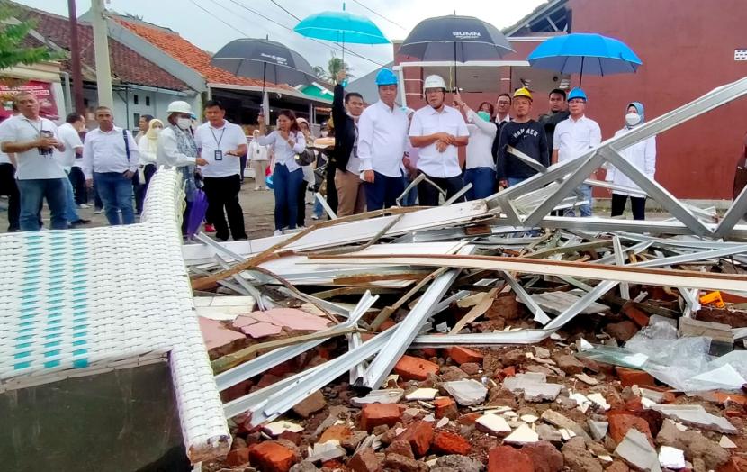 Rumah warga yang hancur akibat terdampak gempa Cianjur.