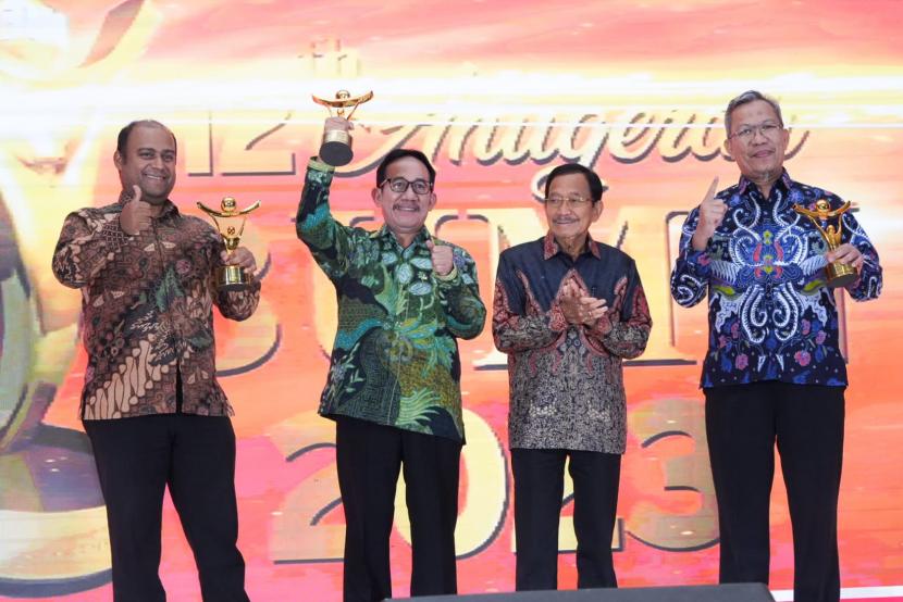 Direktur Utama PT Bukit Asam Tbk (PTBA) Arsal Ismail memperoleh penghargaan The Best CEO Perusahaan BUMN dan Anak Perusahaan BUMN Tbk kategori CEO Strategic Orientation dalam ajang Anugerah BUMN 2023. 