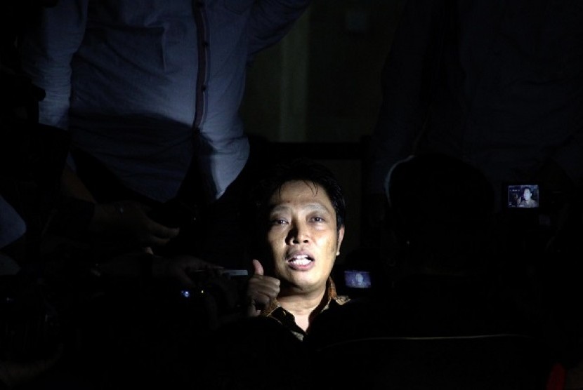  Direktur Utama PT Duta Sari Cipta Laras, Machfud Suroso memberikan keterangan pers usai menjalani pemeriksaan di gedung KPK, Jakarta, Senin (19/11). 