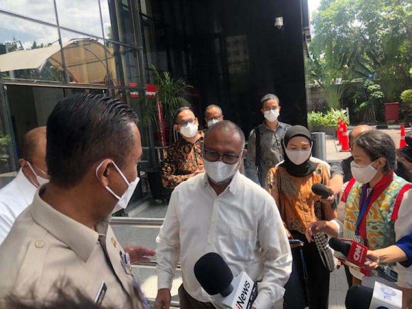  Direktur Utama PT Jakarta Propertindo (Jakpro), Widi Amanasto usai mendatangi KPK terkait pemeriksaan laporan Formula E. Widi kini dicopot dari posisi dirut Jakpro.