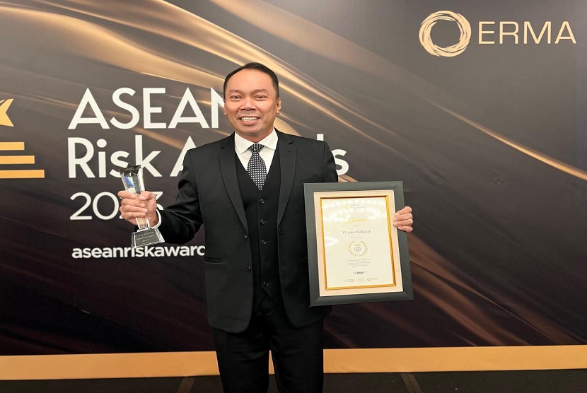 Direktur Utama PT Jasa Raharja, Rivan A Purwantono, mendapatkan anugerah Risk Professionals of The Year 2023 dari ASEAN Risk Awards (ARA).