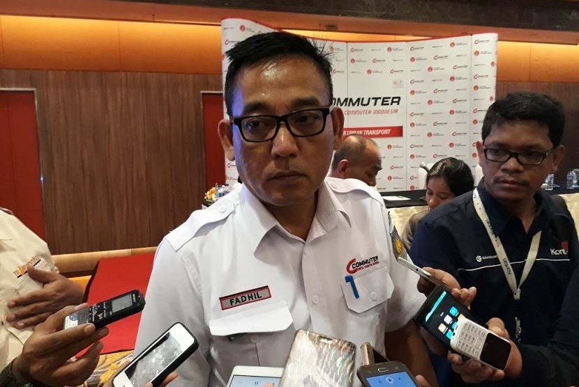 Direktur Utama PT Kereta Commuter Indonesia Muhammad Nurul Fadhila memberikan keterangan pers kepada wartawan mengenai kinerja 2017 di Hotel Borobudur, Jakarta, Kamis (4/1).