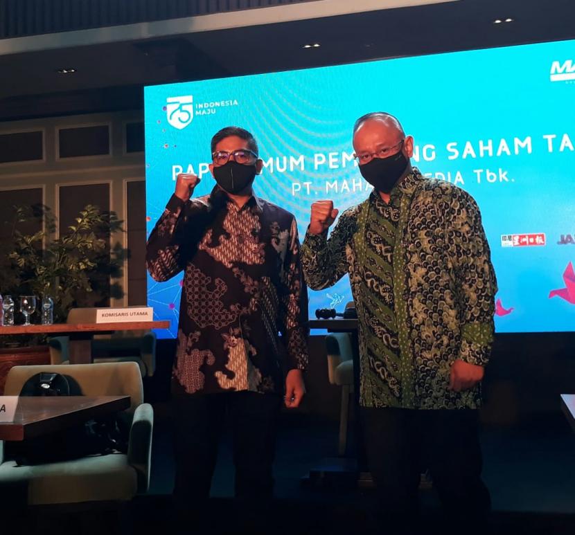 Direktur Utama PT Mahaka Media Tbk Adrian Syarkawie dan Direktur Operasional PT Mahaka Media Tbk Troy Reza Warokka dalam acara RUPST 2019 di Jakarta, Rabu (19/8).