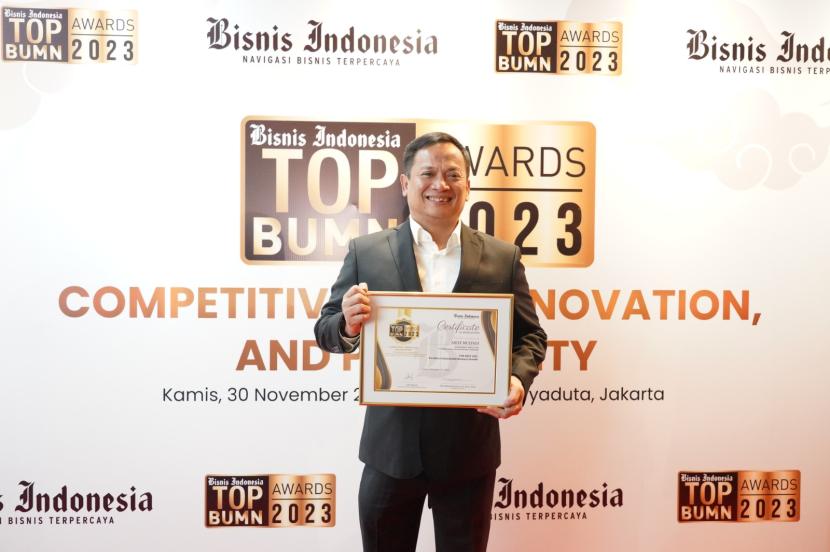 Direktur Utama PT Permodalan Nasional Madani (PNM) Arief Mulyadi meraih penghargaan The Best CEO: Excellent In Sustainable Business Growth dalam gelaran TOP BUMN Awards 2023.