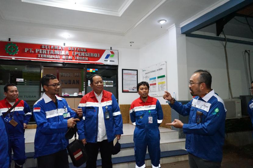 Direktur Utama PT Pertamina Patra Niaga, Riva Siahaan mengecek langsung Terminal BBM Tuban.