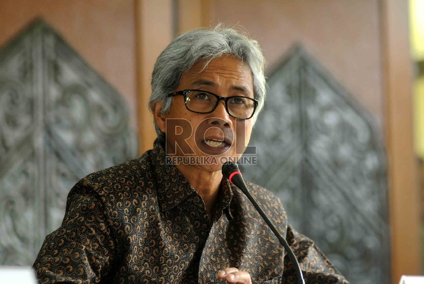  Direktur Utama PT Pertamina (Persero) Dwi Soetjipto memberikan keterangan pers terkait pengelolaan blok Mahakam di Kementerian ESDM, Jakarta, Jumat (19/6).  (Republika/Agung Supriyanto)