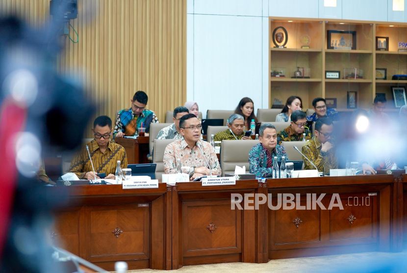 Direktur Utama PT Pertamina (Persero) Simon Aloysius Mantiri pada Rapat Dengar Pendapat (RDP) dengan Komisi VI DPR RI di Kompleks Senayan, Kamis (22/5/2025).