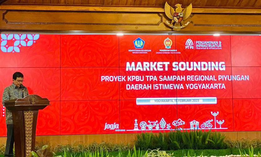 Direktur Utama PT PII M Wahid Sutopo dalam market sounding proyek TPA Sampah Regional Piyungan, DI Yogyakarta. 