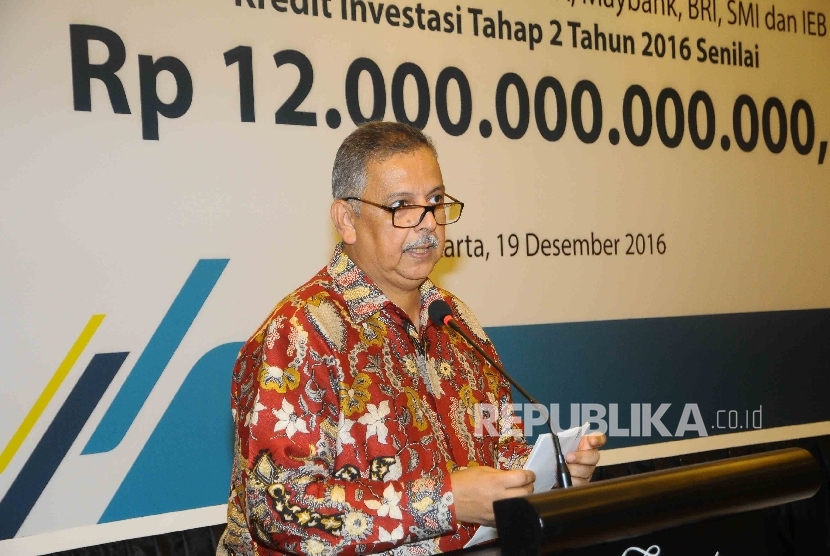  Direktur Utama PT PLN Sofyan Basir memberikan sambutannya seusai penandatanganan perjanjian kredit sindikasi di Jakarta, Senin (19/12). 