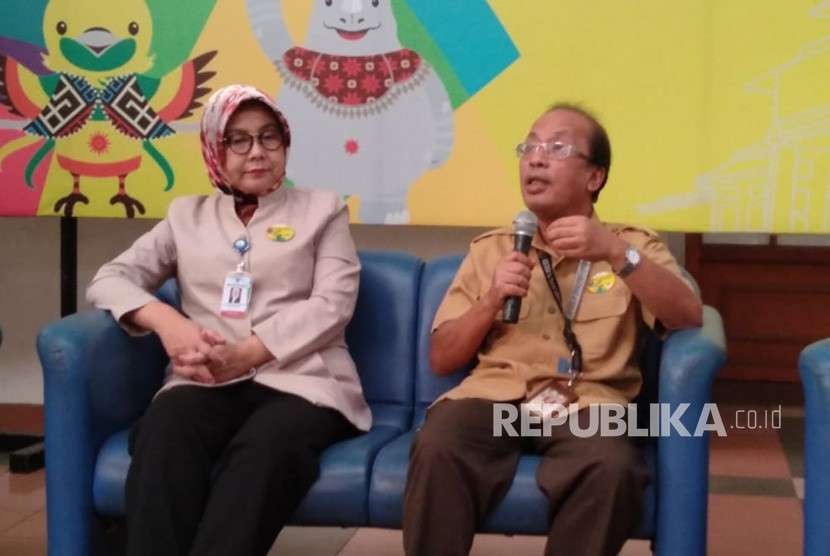 Direktur Utama RSUP Hasan Sadikin, Nina Susana Dewi (kiri) dan Ketua Tim Medis Asian Games RSHS, Doddy Tavianto di RSHS, Kota Bandung, Senin (13/8).