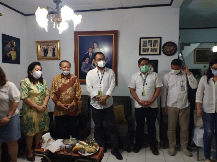 Direktur Utama  Sriwijaya Air, Jefferson Jauwena, hadiri ibadah penguatan Co-Pilot Sriwijaya Air SJ-182 yang hilang kontak pada Sabtu (9/1) lalu. 