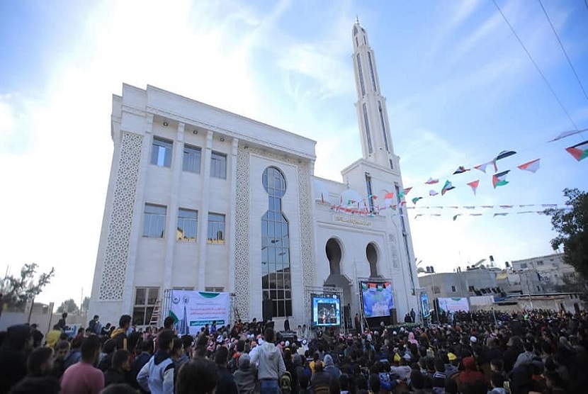 Direktur Yayasan Kasih Palestina Sopian Supriyanto menyatakan akhirnya wilayah Gaza Palestina memiliki masjid baru bernama Masjid Istiqlal Indonesia. Ia menyebut masjid ini dibangun sebagai simbol persaudaraan antara dua bangsa.
