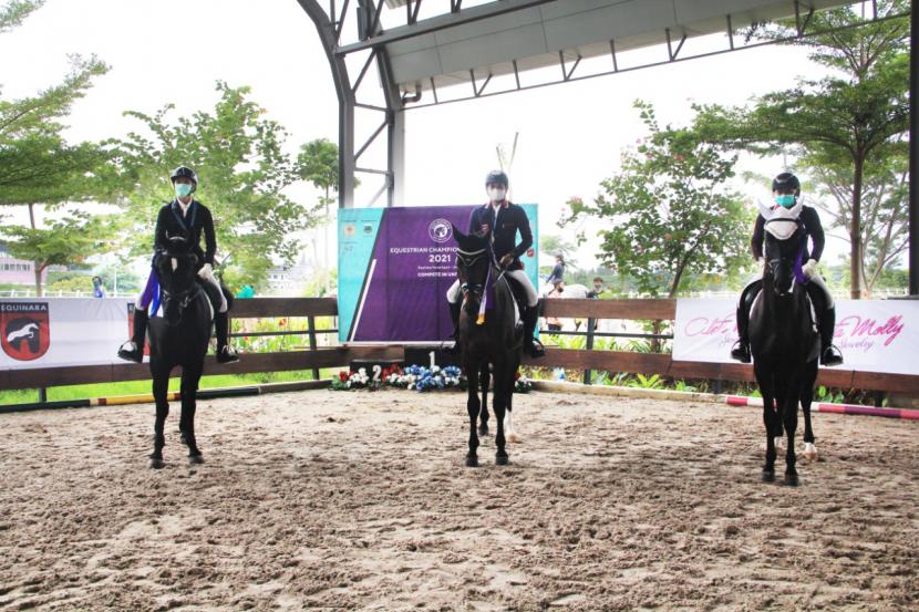 Dirga Wira Ramadan Sahputra, mahasiswa STMIK Nusa Mandiri kampus Kramat 18 Jakarta, kembali meraih prestasi berkuda pada kejuaraaan Equestrian Champions League. 