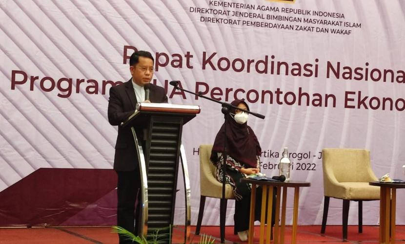 Dirjen Bimas Islam Kementerian Agama Kamaruddin Amin mengajak Badan Amil Zakat Nasional (BAZNAS) dan Lembaga Amil Zakat (LAZ) untuk bersinergi mendukung program KUA percontohan ekonomi umat.