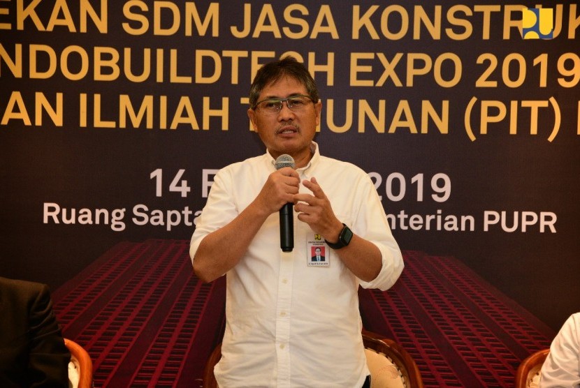 Dirjen Bina Konstruksi Syarif Burhanuddin saat launching Pekan SDM Ahli Jasa Konstruksi  yang digelar bersamaan dengan Pertemuan Ilmiah Tahunan (PIT) Ikatan Nasional Tenaga Ahli Konsultan Indonesia (Intakindo) dan IndoBuildTech Expo 2019, di ICE BSD-City. 