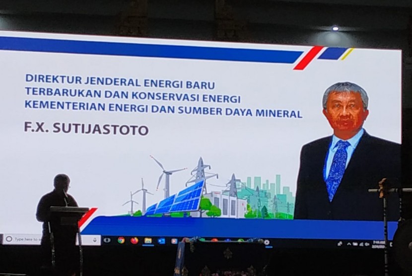 Dirjen EBTKE Kementerian ESDM FX SUtijastoto memberikan sambutan saat Peresmian PLTS Atap Bali Generation Unit di Denpasar, Bali, Senin (24/2).