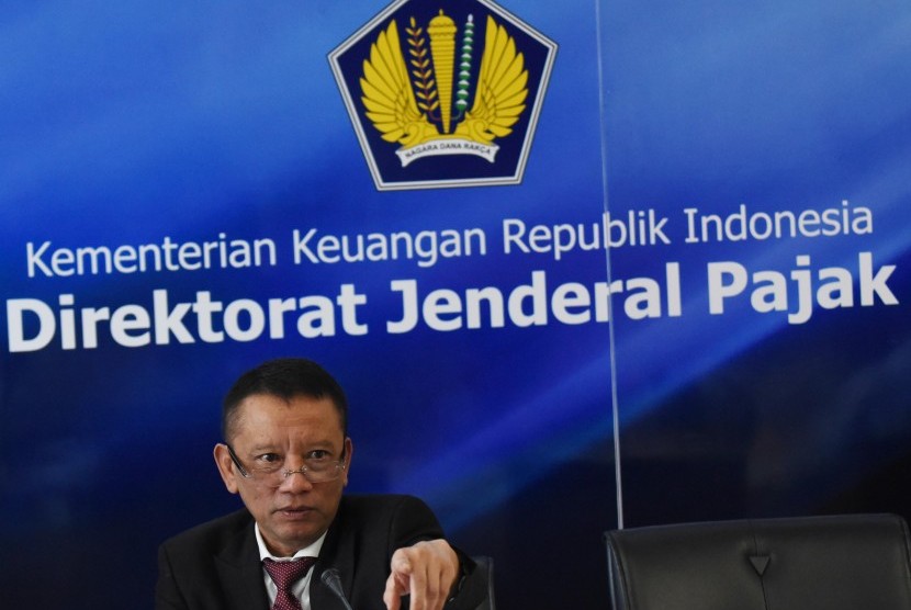 Dirjen Pajak Ken Dwijugiasteadi memberikan keterangan menjelang berakhirnya periode tax amnesty di Jakarta, Senin (13/2). 