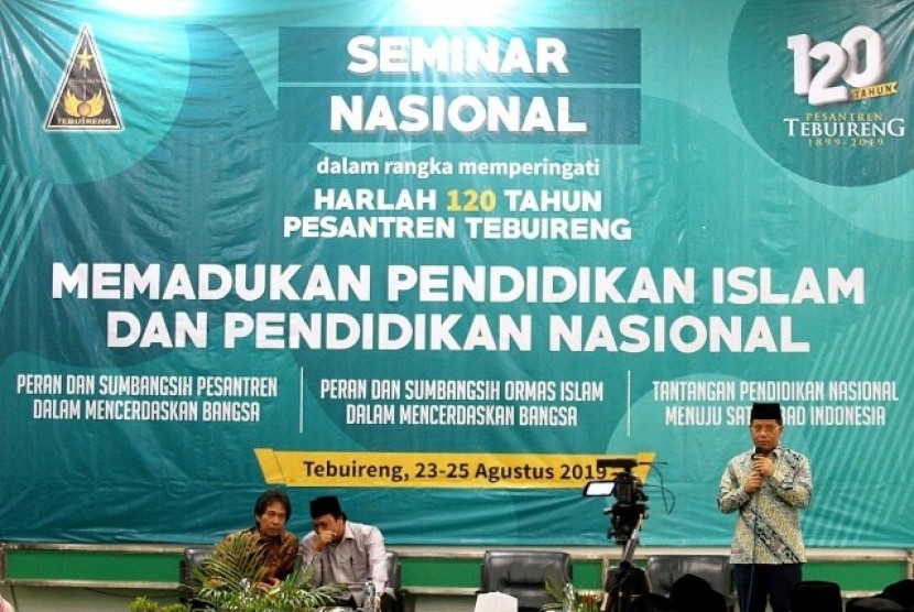 Dirjen Pendis Kementerian Agama, Kamaruddin Amin, menyampaikan ceramah dalam Milad ke-120 Ponpes Tebuireng, Jombang. 