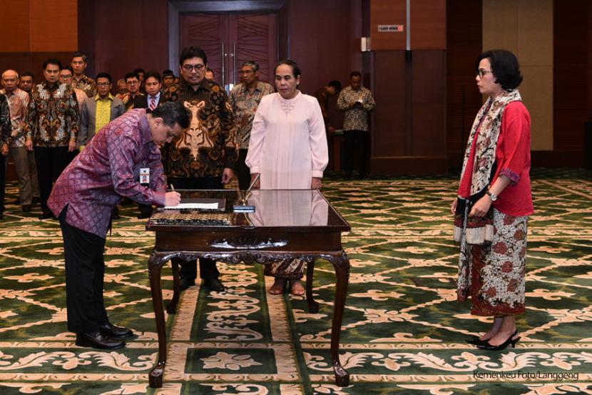 Dirjen Pengelolaan Pembiayaan dan Risiko Kementerian Keuangan (Kemenkeu) RI, Luky Alfirman dilantik Menkeu Sri Mulyani.