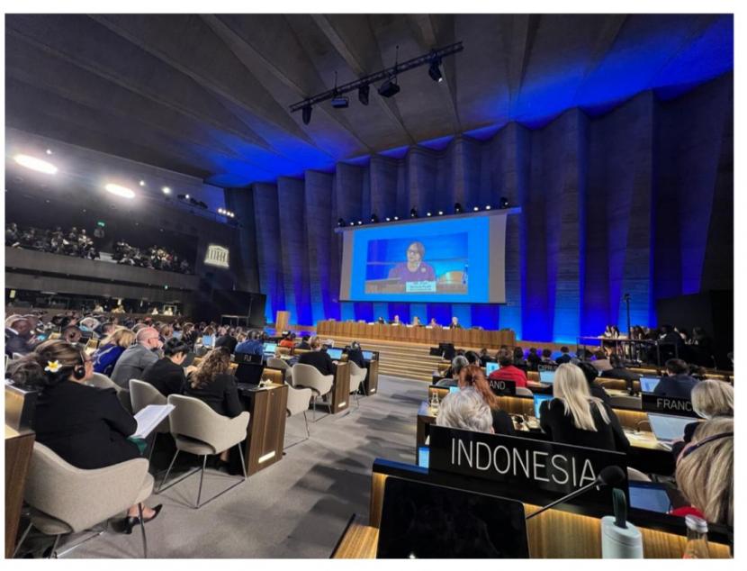 Dirjen Pengelolaan Sampah dan Limbah B3 (PSLB3), Rosa Vivien Ratnawati memimpin Delegasi Republik Indonesia yang berjumlah 19 orang dari tiga kementerian pada acara The Second Session of the Intergovernmental Negotiating Committee (INC-2) di Markas UNESCO, Paris.