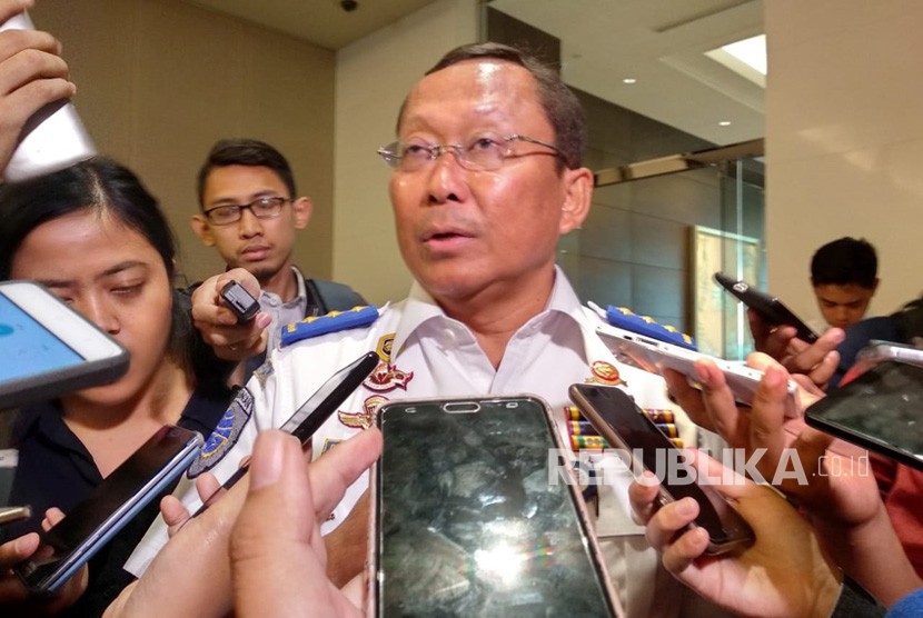 Dirjen Perhubungan Darat Kementerian Perhubungan (Kemenhub) Budi Setiyadi menjelaskan rencana kerja sama dengan swasta untuk mengoptimalkan pengfoperasian jembatan timbang di Hotel Fairmount Jakarta, Selasa (17/7).