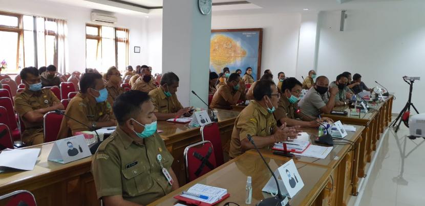 Dirjen Peternakan dan Kesehatan Hewan, I Ketut Diarmita saat membuka Rapat Koordinasi Pemberantasan Rabies Bali 2020 di Denpasar, Bali, Senin (27/7).