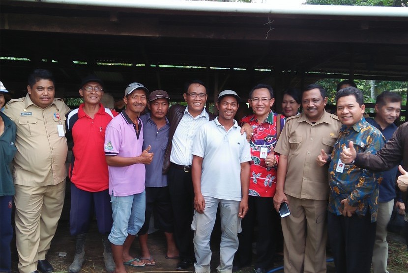 Dirjen Peternakan  I Ketut Diarmita bersama perwakilan dinas pertanian se-provinsi Kaltara.