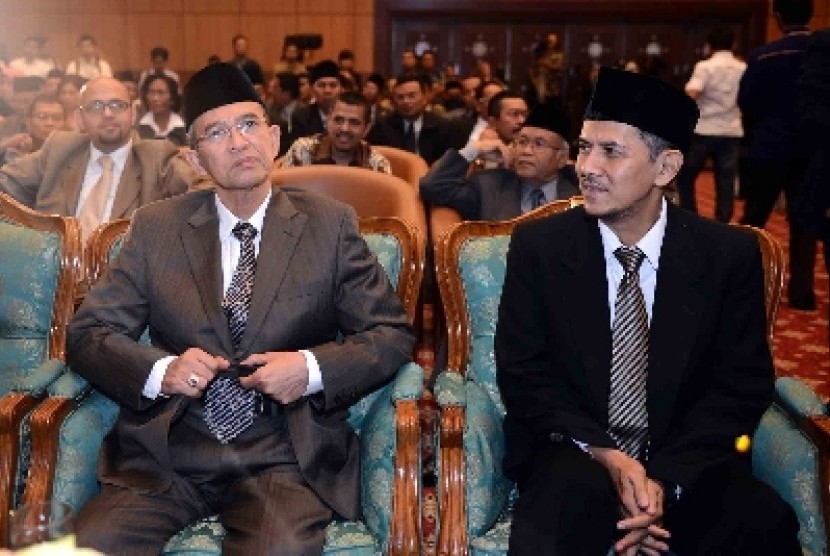  Dirjen PHU Anggito Abimanyu (kanan) dan Menteri Agama Suryadharma Ali.