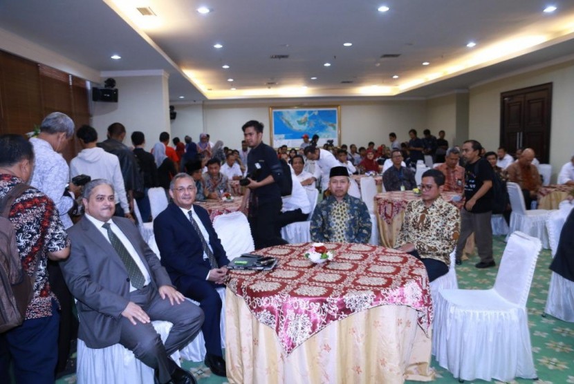 Dirjen PHU Nizar Ali bersama Dirut Garuda Indonesia dan GM Hajj-Umrah Saudia Airlines jelang penandatanganan Perjanjian Penerbangan Haji 2018. 
