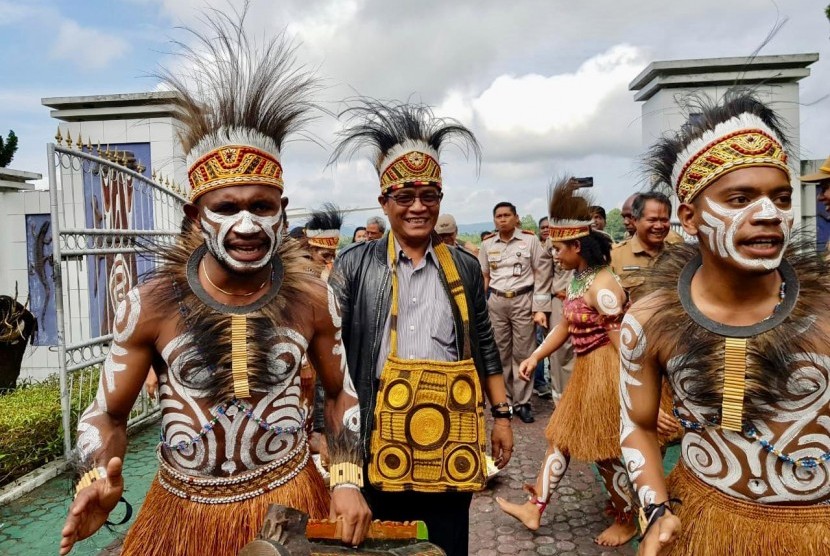 Dirjen PKH I ketut Diarmita disambut masyarakat Papua