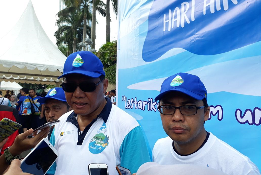 Dirjen Sumber Daya Air Kementerian PUPR Imam Santoso dan Kepala Biro Komunikasi Publik Endra S. Atmawidjaja dalam acara Peringatan Hari Air Dunia 2018 di Jakarta, Ahad (25/3).