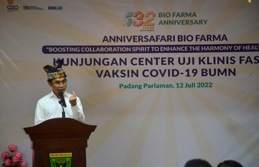 Dirut Bio Farma Honesti Basyir menyampaikan pidato saat kunjungan Center Uji Klinis Fase 3 Vaksin Covid-19 BUMN, di RSUD Padangpariaman, Sumatra Barat, Selasa (12/07/2022). Sebanyak 1.725 orang relawan di provinsi itu mengikuti Uji Klinis Fase 3 Vaksin Covid-19 BUMN. 