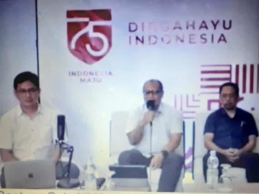 Dirut BP Jamsostek Agus Susanto (tengah) saat menyampaikan konferensi pers secara virtual, Jumat (21/8).