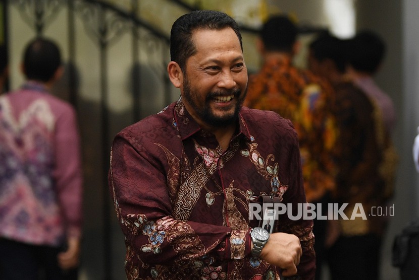Dirut Bulog Budi Waseso bergegas seusai mengikuti rapat terbatas di Kompleks Istana Kepresidenan, Jakarta, Rabu (31/10/2018).
