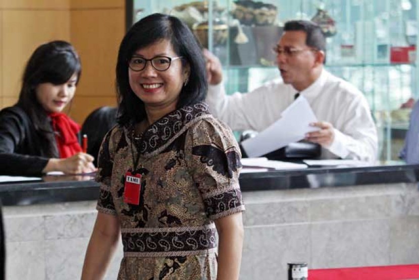   Dirut Pertamina Karen Agustiawan memenuhi panggilan pemeriksaan di gedung KPK, Jakarta, Kamis (7/11).