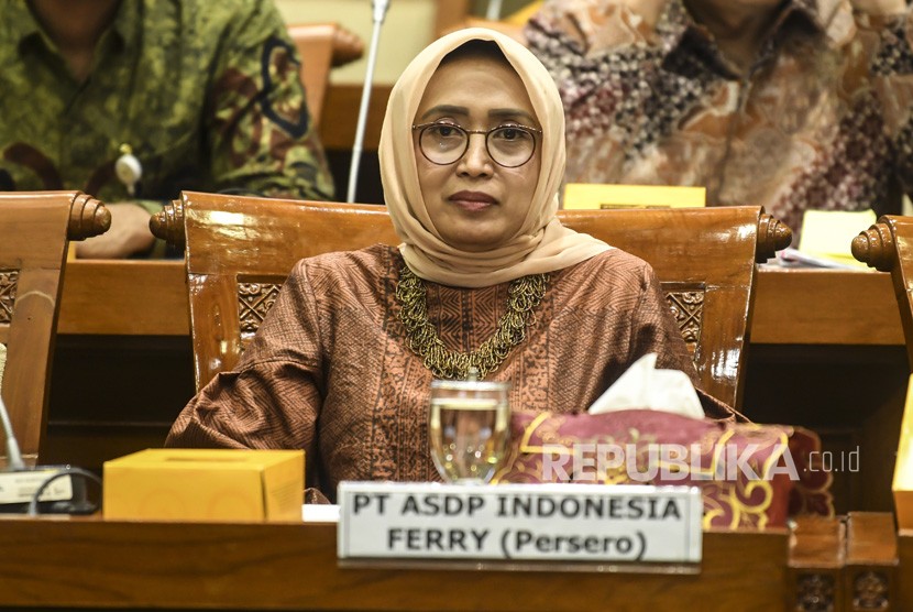 Dirut PT. ASDP Indonesia Ferry Ira Puspadewi mengikuti rapat dengar pendapat dengan Komisi VI DPR di komplek Parlemen, Jakarta, Senin (10/2/2020).