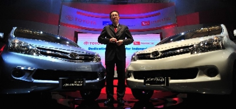 Dirut PT Astra International Prijono Sugiarto, tengah bersiap-siap di sela peluncuran All New Toyota Avanza dan All New Daihatsu Xenia di Jakarta, Senin (7/11).